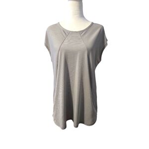 Brisas Women's short sleeve boat neck Activewear top size large